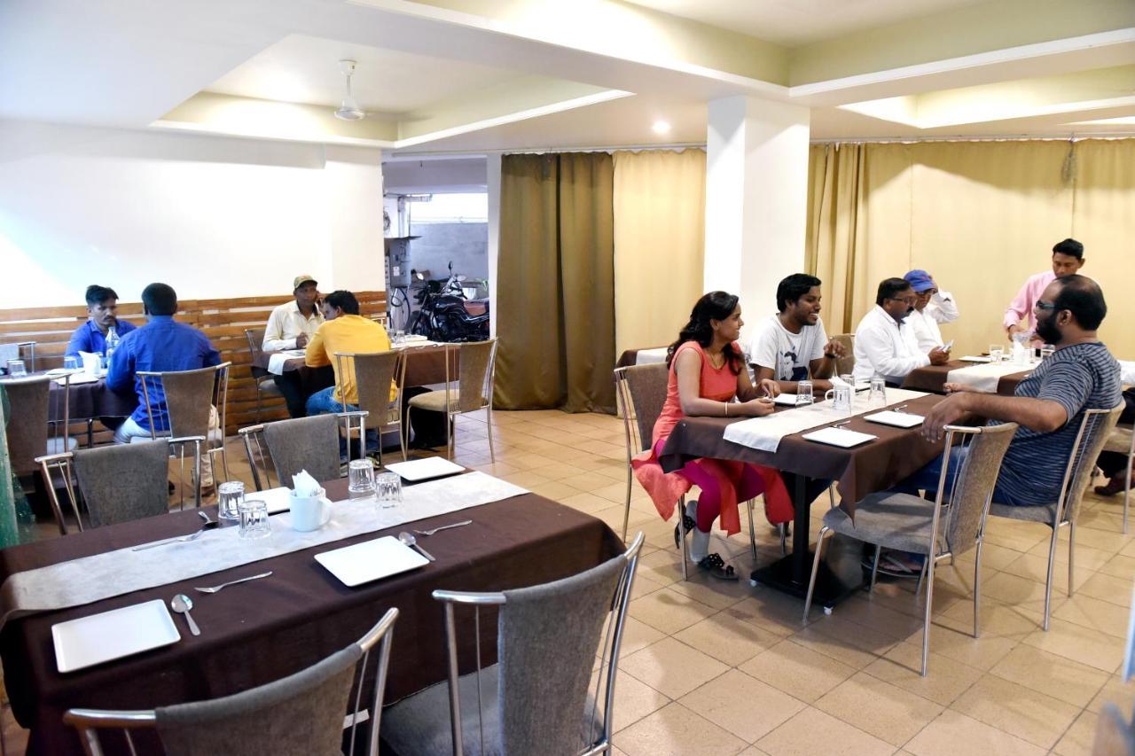 Chandrapur Hotel Lotus מראה חיצוני תמונה